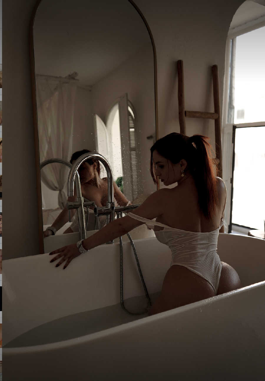 A playful frame from Miranda Faith nude — online in Vijayawada