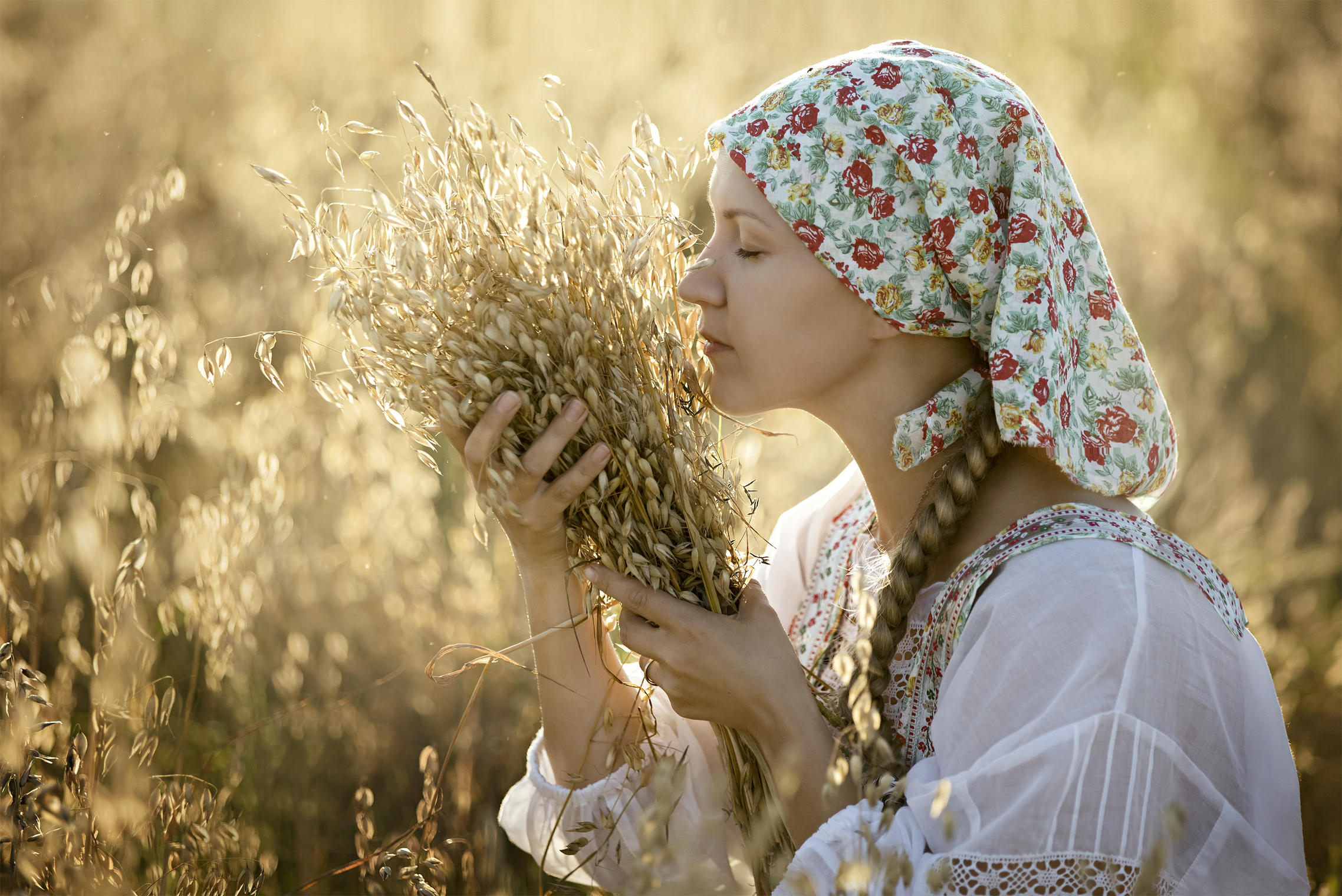 Photo Women in Slavic costumes in Vijayawada
