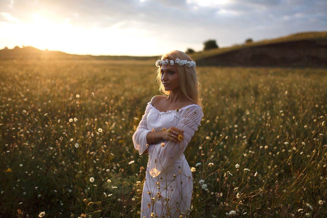 Girls in Slavic costumes in Vijayawada